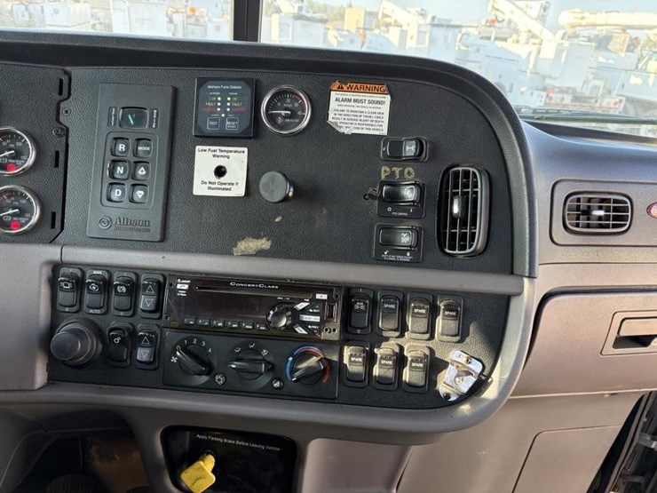 2015-peterbilt-365-image-17