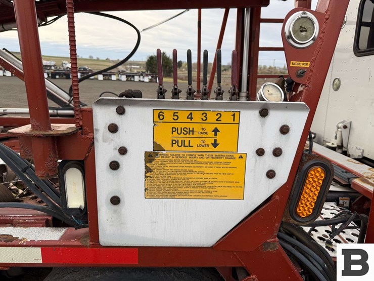 2013-peterbilt-388-image-36