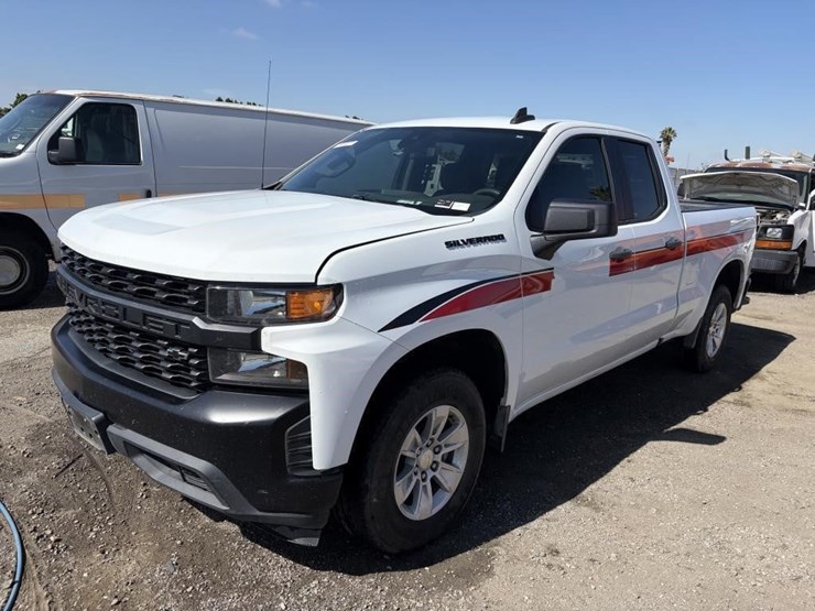 2021-chevrolet-silverado-1500-image-1