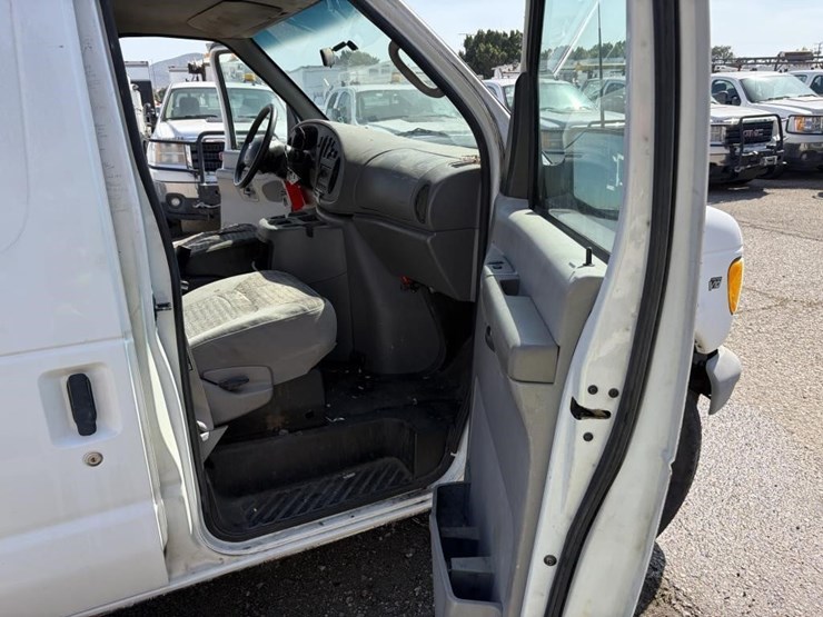 2002-ford-e350-image-9