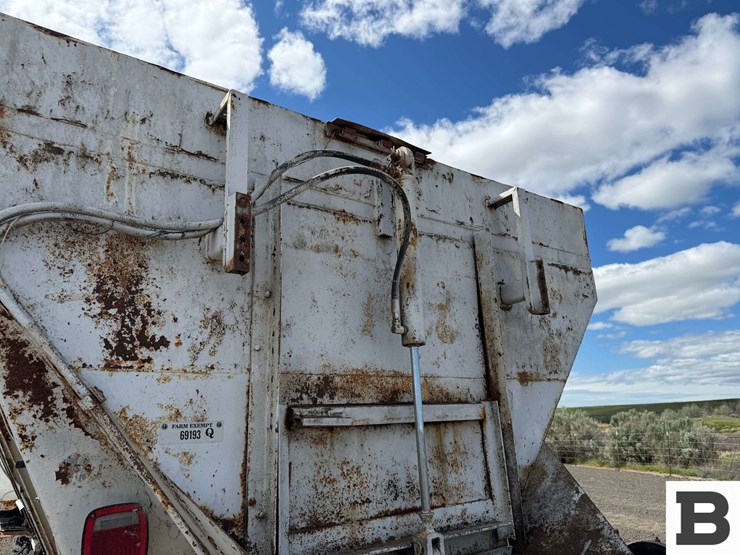 1977-international-fertilizer-truck-image-30