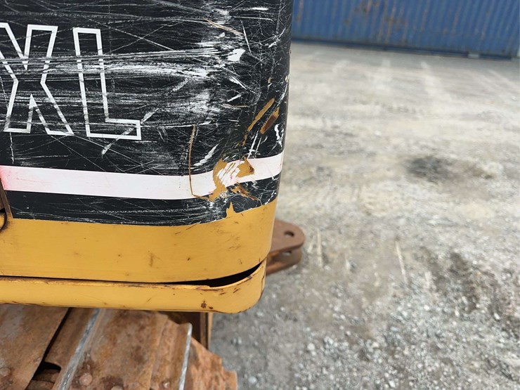 2004-caterpillar-d4g-xl-image-23