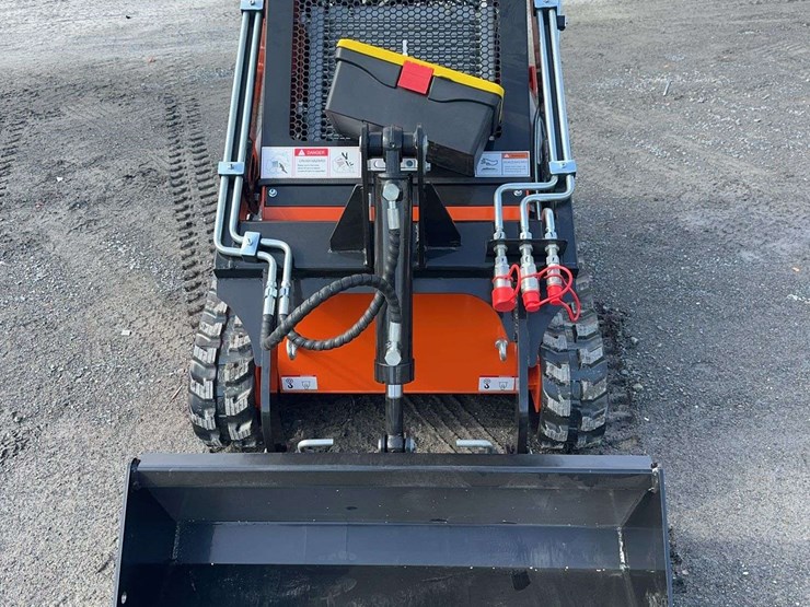 2026-future-ft36c-mini-skid-steer-image-2