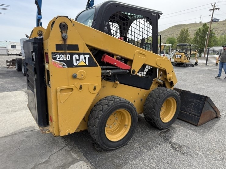 2017-caterpillar-226d-image-4