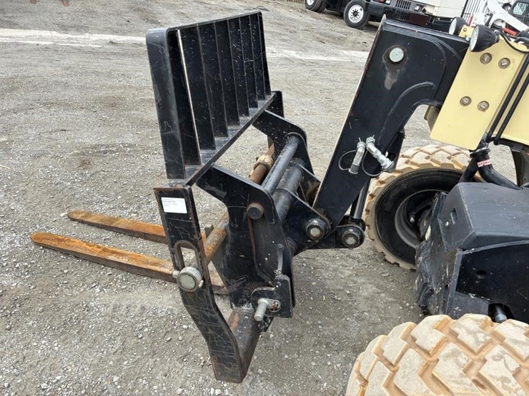 2015-jlg-g5-18a-image-8