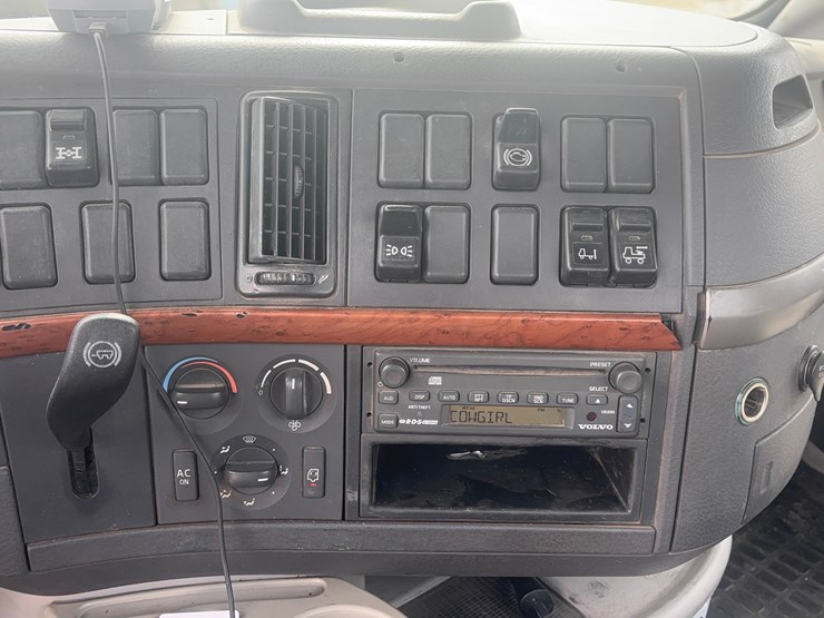 2006-volvo-vnlsemi-image-18