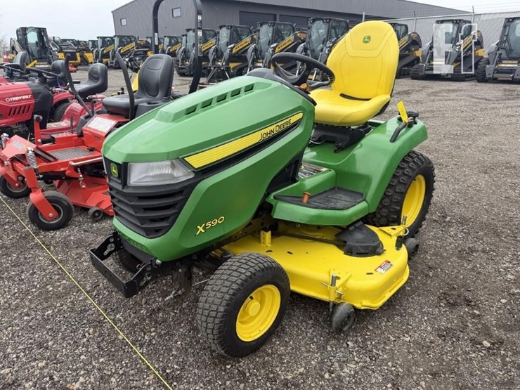 2021-john-deere-x590-image-1