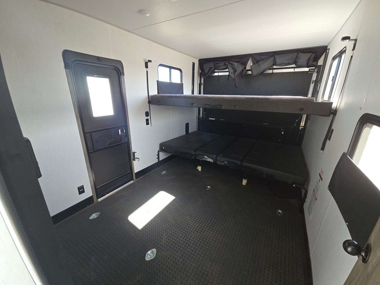2022-rogue-travel-trailer-image-32