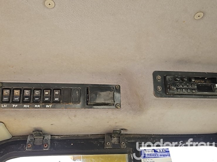 2005-komatsu-d65ex-15-image-31