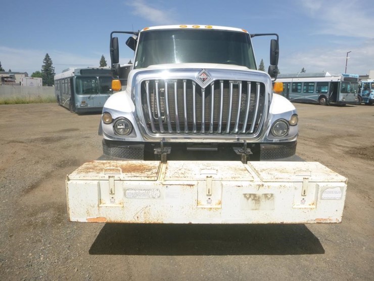 2009-international-7400-image-22