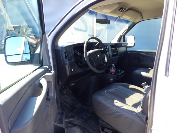 2015-chevrolet-express-3500-image-5