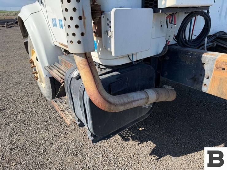 1998-international-f-4900-cab-&-chassis-truck-image-14