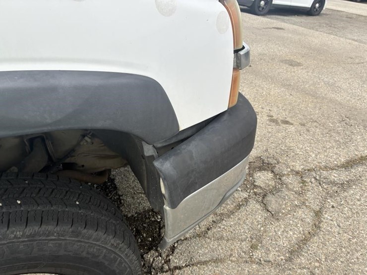 2004-chevrolet-silverado-2500hd-image-7