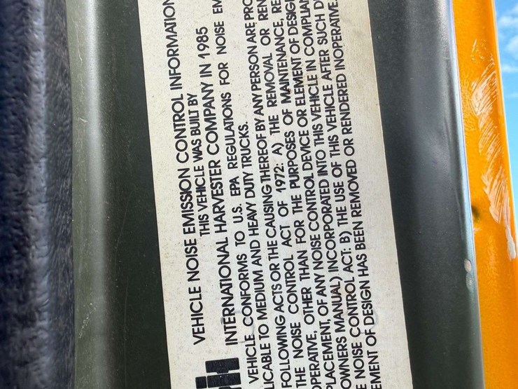 1985-international-1854-flatbed-truck-image-48