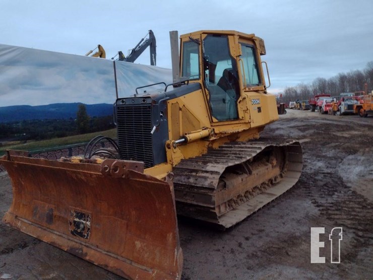 2005-deere-700h-lgp-image-45