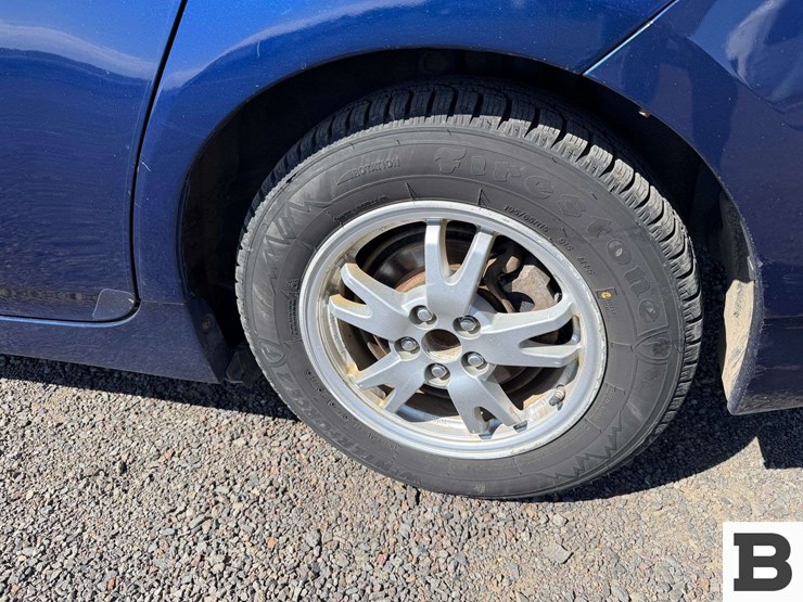 2011-toyota-prius-hatchback-image-15