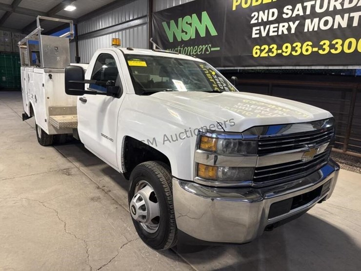 2015-chevrolet-silverado-3500hd-image-2