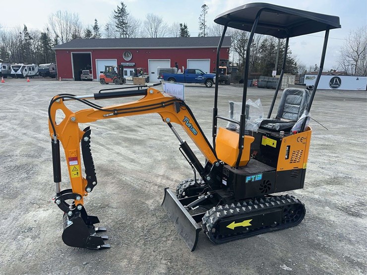 2026-future-ft13-mini-excavator-image-1