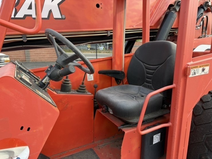 2015-sky-trak-6042-image-26