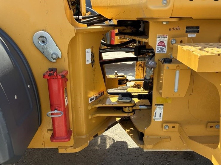 2021-deere-624l-image-13