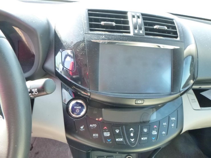 2014-toyota-rav4-image-13