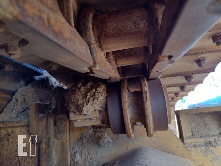 2013-deere-700k-lgp-image-34