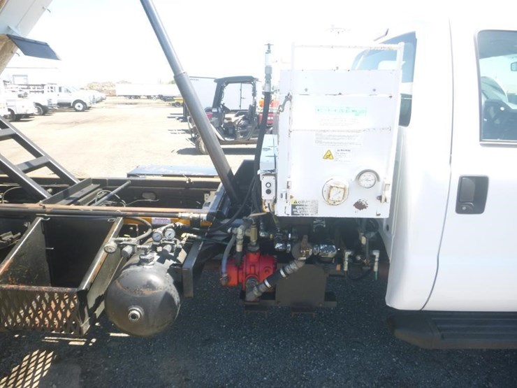 2011-ford-f550-image-12