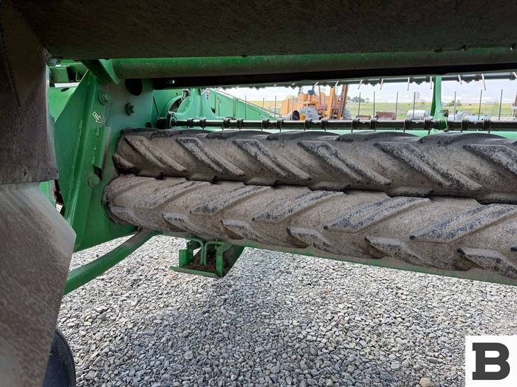 john-deere-820-image-30