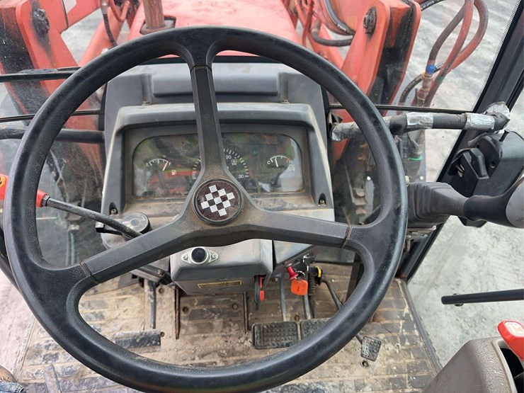 2001-kubota-m9000-image-29