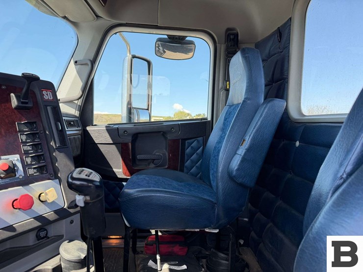 2012-freightliner-coronado-sd-tractor-truck-image-69