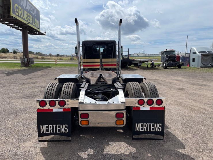 1970-peterbilt-358-image-7