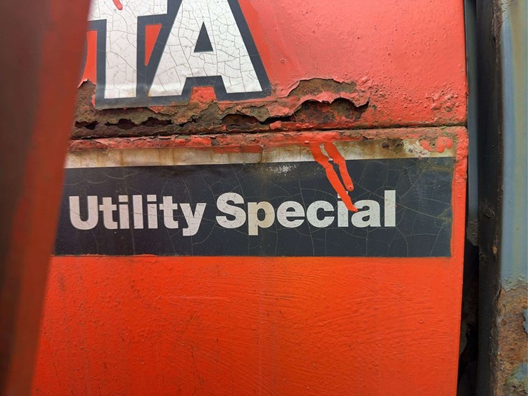 2001-kubota-m9000-image-23