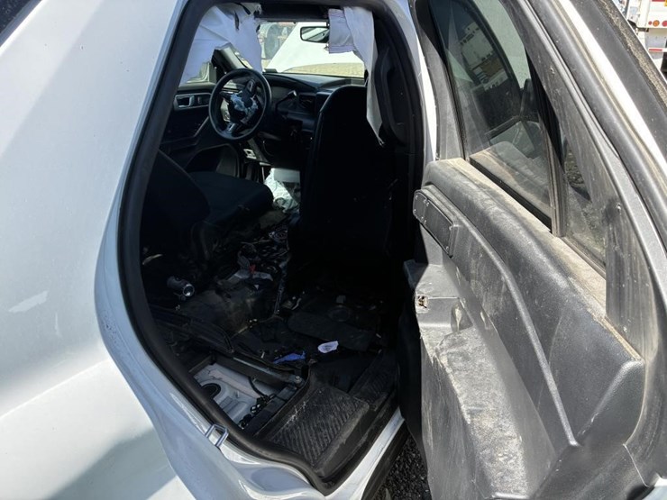 2021-ford-explorer-police-interceptor-image-15