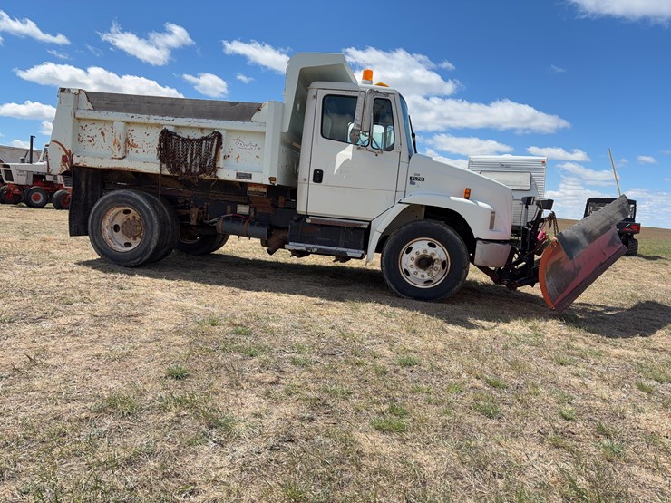 1997-freightliner-fl70-image-32