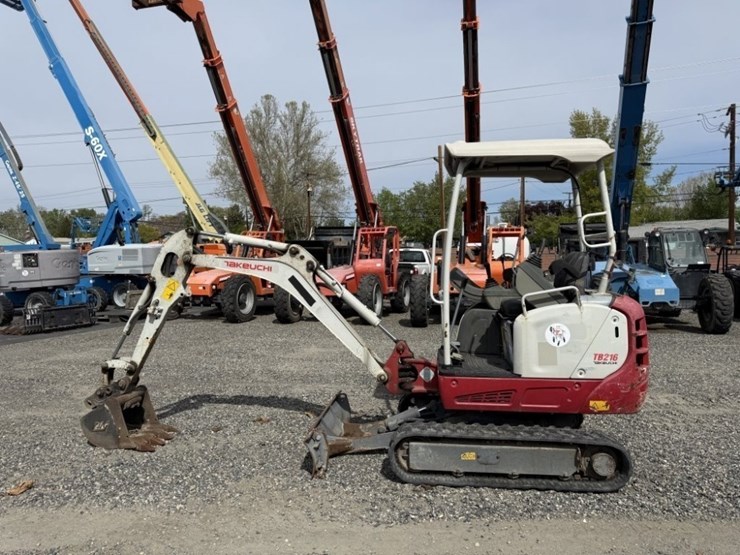 2017-takeuchi-tb216-image-7