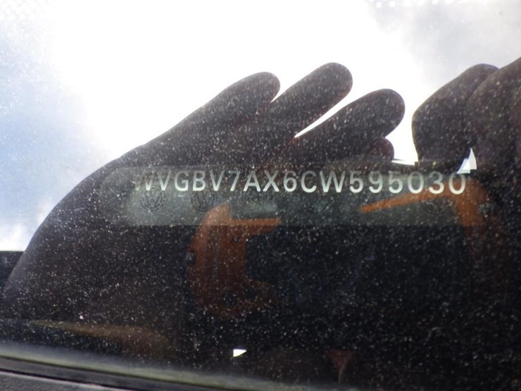 2012-volkswagen-tiguan-image-15