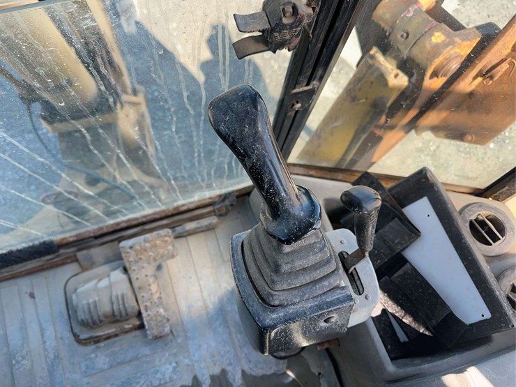 2003-caterpillar-420d-image-26