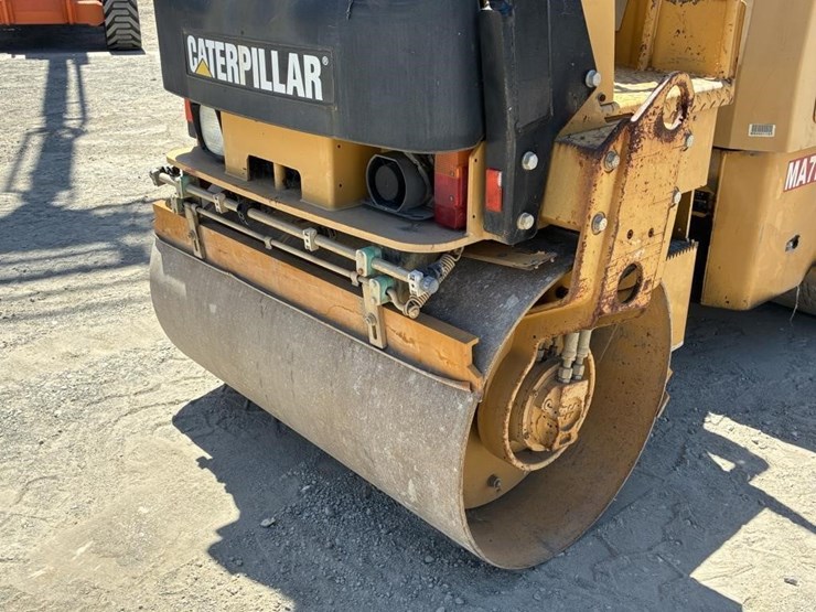 2009-caterpillar-cb24-image-9
