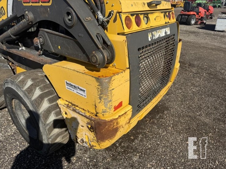 new-holland-l220-image-14