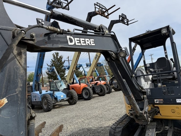 2018-deere-35g-image-15