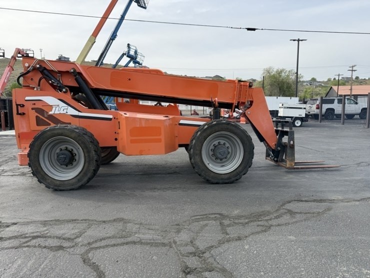 2015-sky-trak-6042-image-3