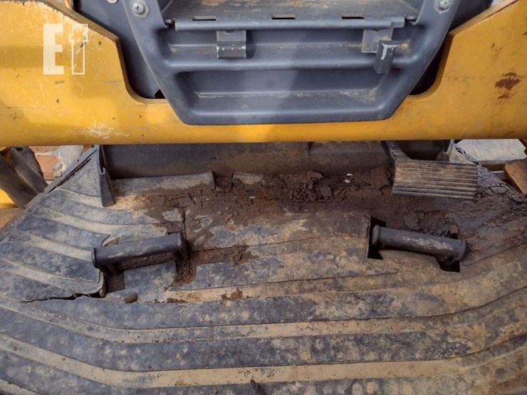 2013-deere-700k-lgp-image-14