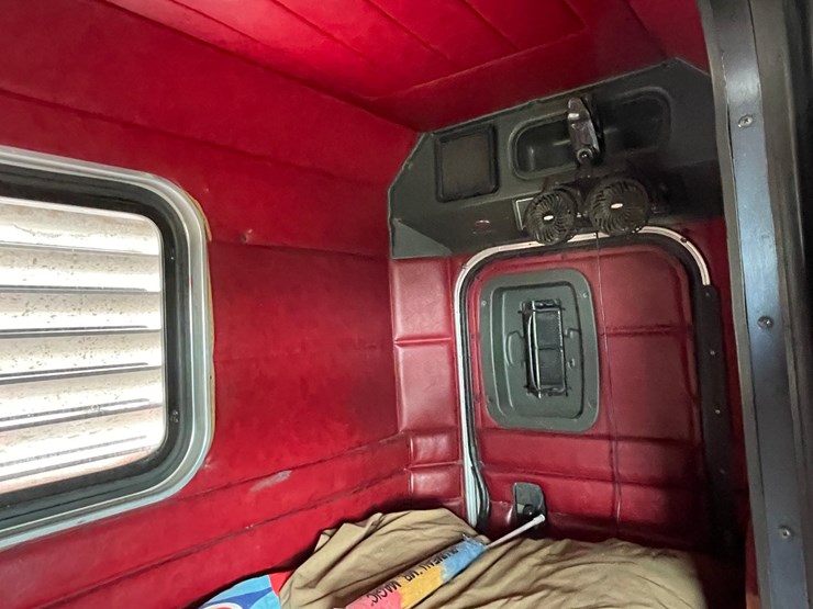 1976-peterbilt-359-image-121