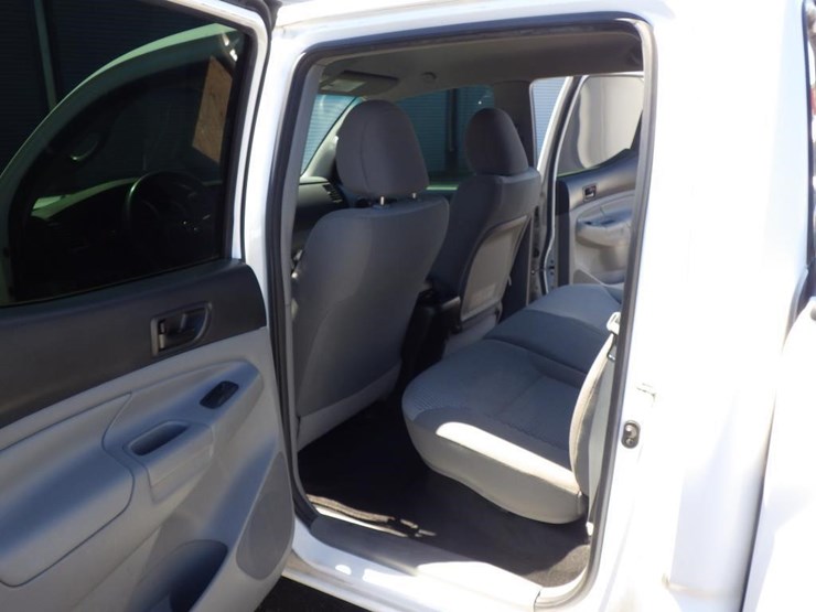 2015-toyota-tacoma-image-7