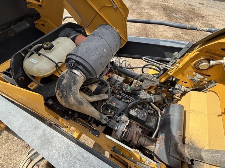 2019-deere-310l-ep-image-50