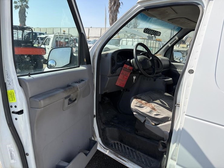 2002-ford-e350-image-12