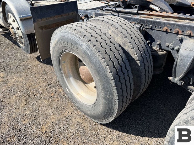 2012-freightliner-coronado-sd-tractor-truck-image-27