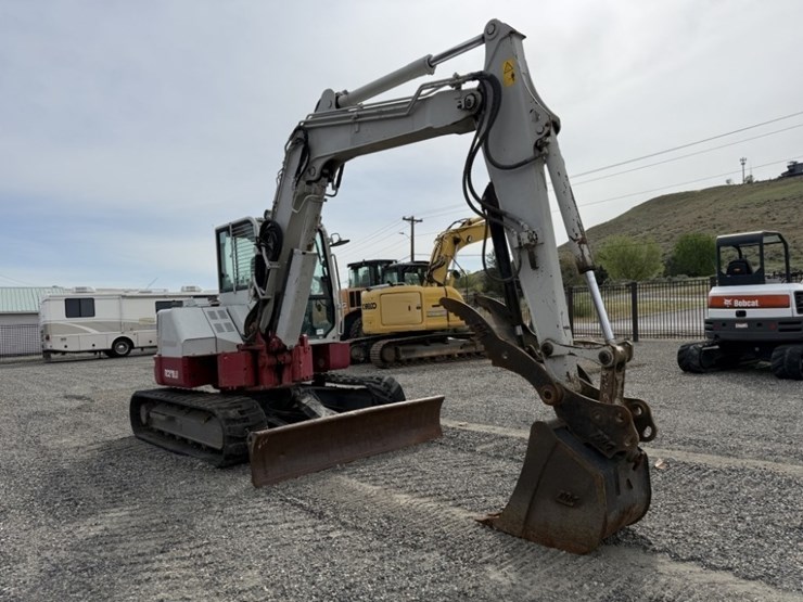 2016-takeuchi-tb280fr-image-2