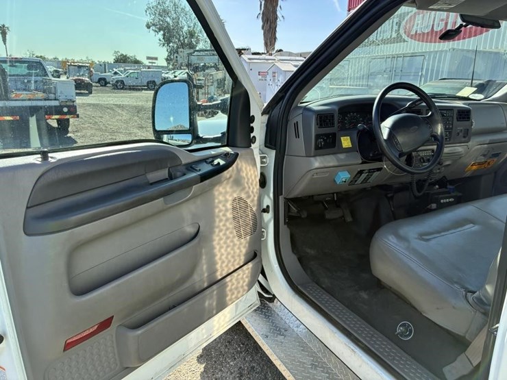 2001-ford-f550-image-13