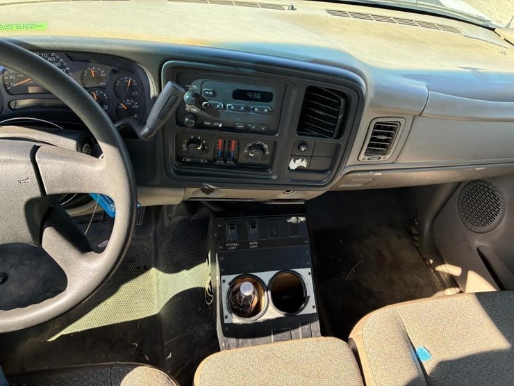 2005-chevrolet-silverado-2500-image-13